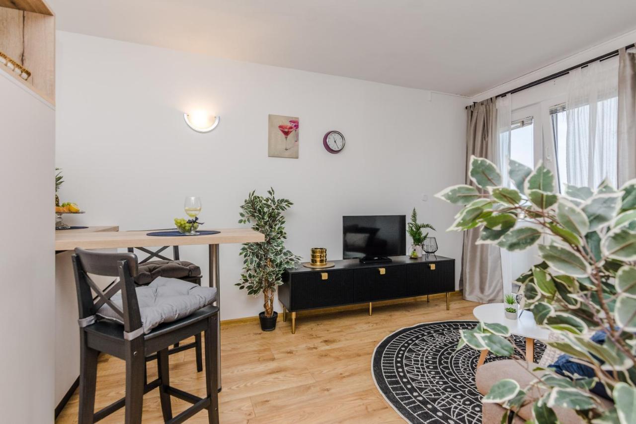 Luton Apartment Zadar Kozino Heating Pool & Jacuzzi Exterior photo